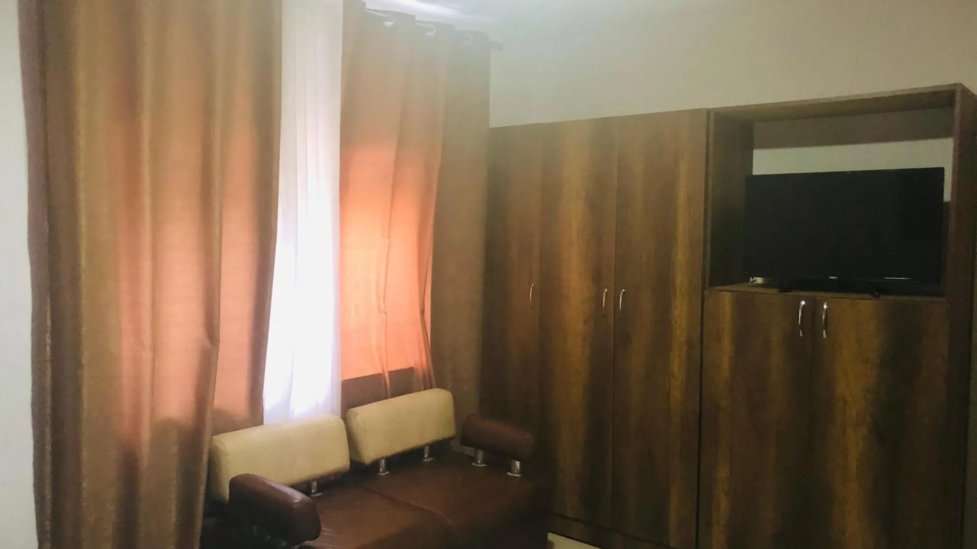 Cozzy Cottage, In Center Of Tirana Albania